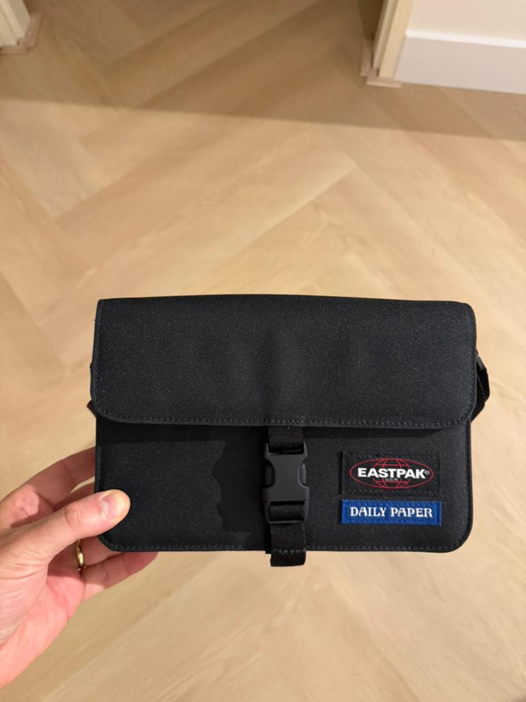 Daily Paper x Eastpak Daily Mini Bag, Sieraden, Tassen en Uiterlijk, Tassen | Schoudertassen, Ophalen of Verzenden, Zo goed als nieuw