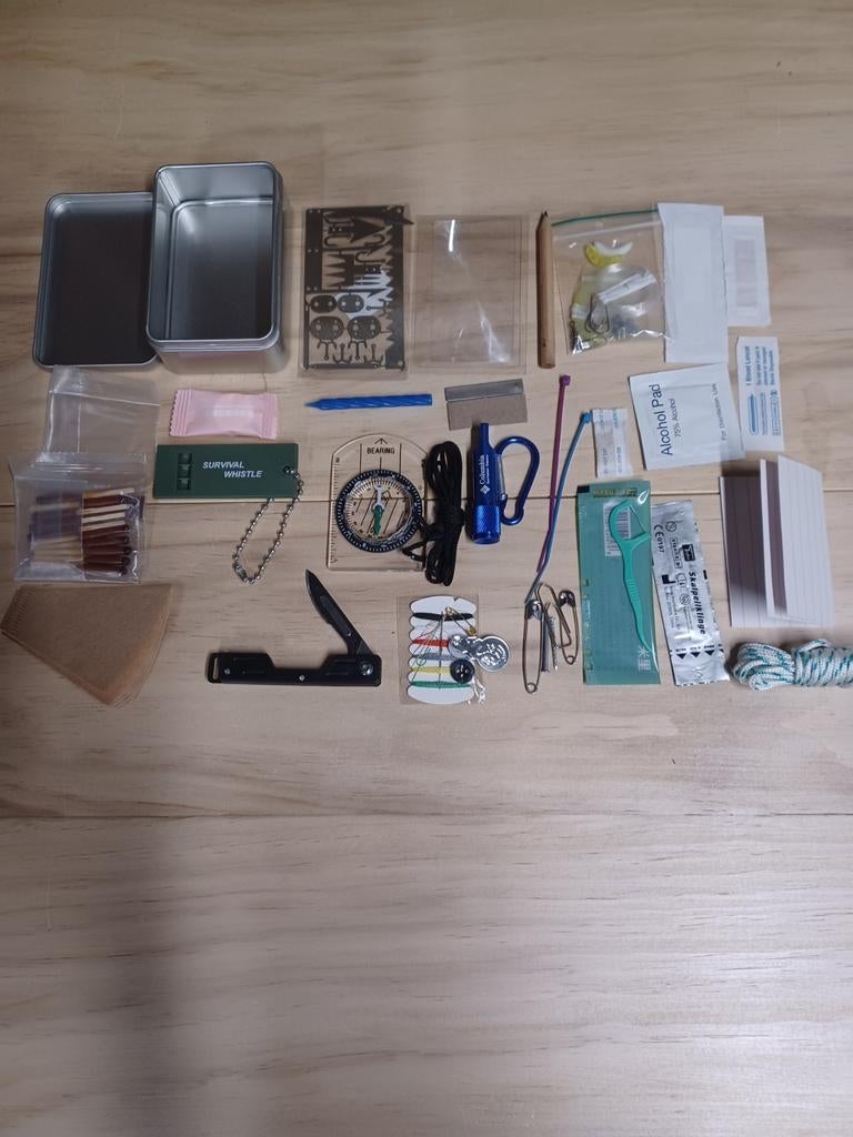 Survival kit met diverse items, Ophalen of Verzenden
