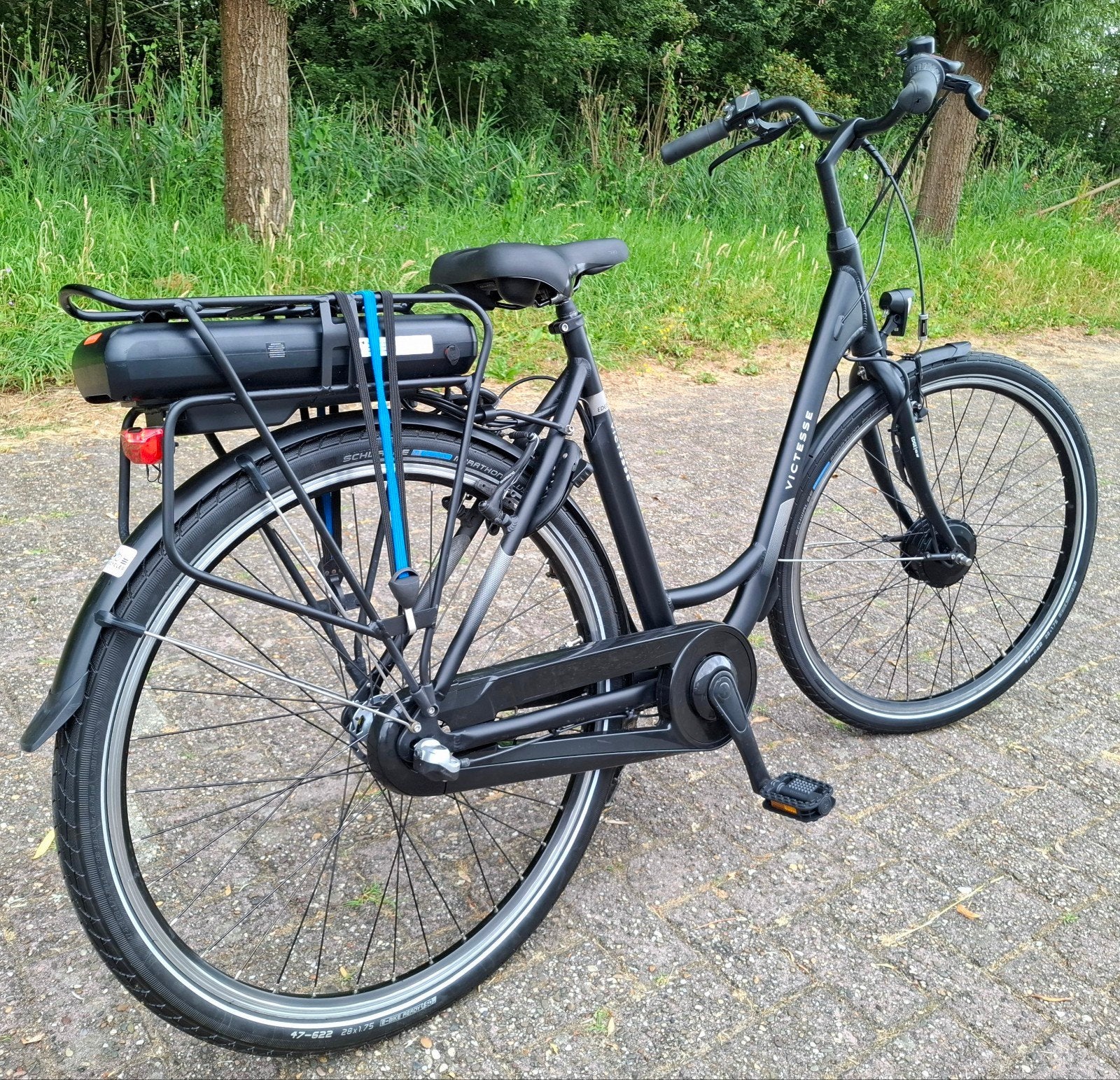 Foto 3 van Hippe mat zwarte elektrische damesfiets, 28inch, 56cm hoog✅️