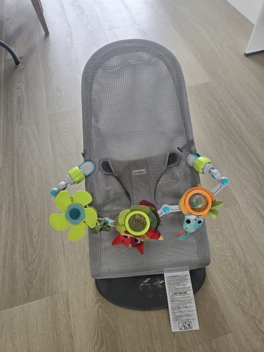 BabyBjörn Wipstoel Bliss Mesh Antraciet met speelboog, Ophalen, Zo goed als nieuw