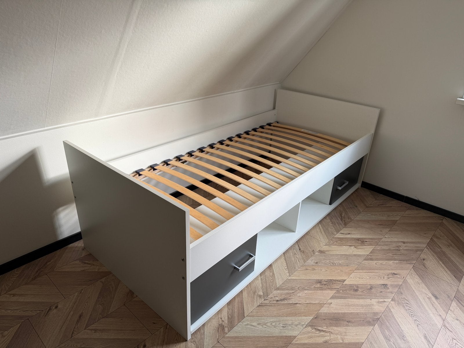 Eenpersoons bed met opbergvakken, Huis en Inrichting, Slaapkamer | Bedden, Ophalen, 90 cm, Eenpersoons, Zo goed als nieuw
