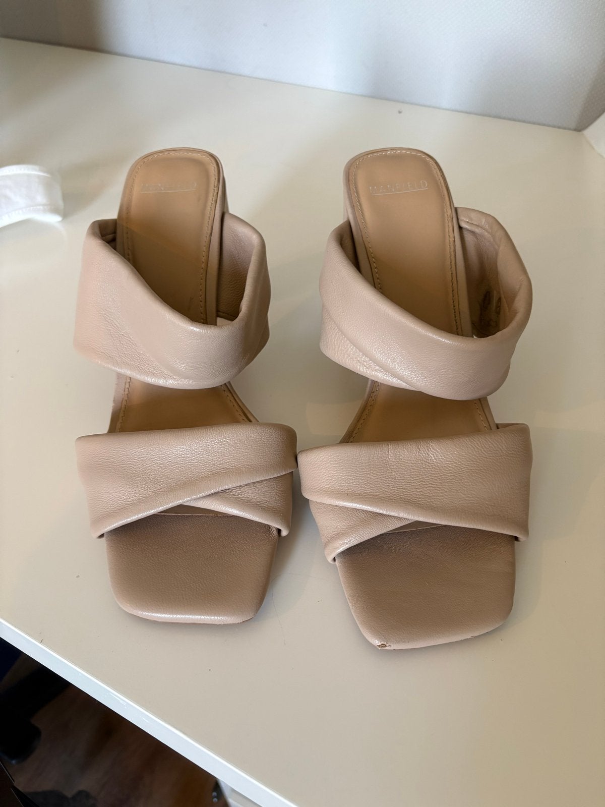 Manfield Sandalen met hak - Maat 40 - Beige, Ophalen of Verzenden, Gedragen, Beige, Sandalen of Muiltjes