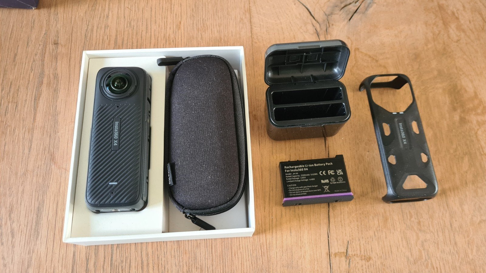 insta 360 x4 8k camera met 2 accu's en duik case, Audio, Tv en Foto, Actiecamera's, Ophalen of Verzenden, Zo goed als nieuw, Overige merken