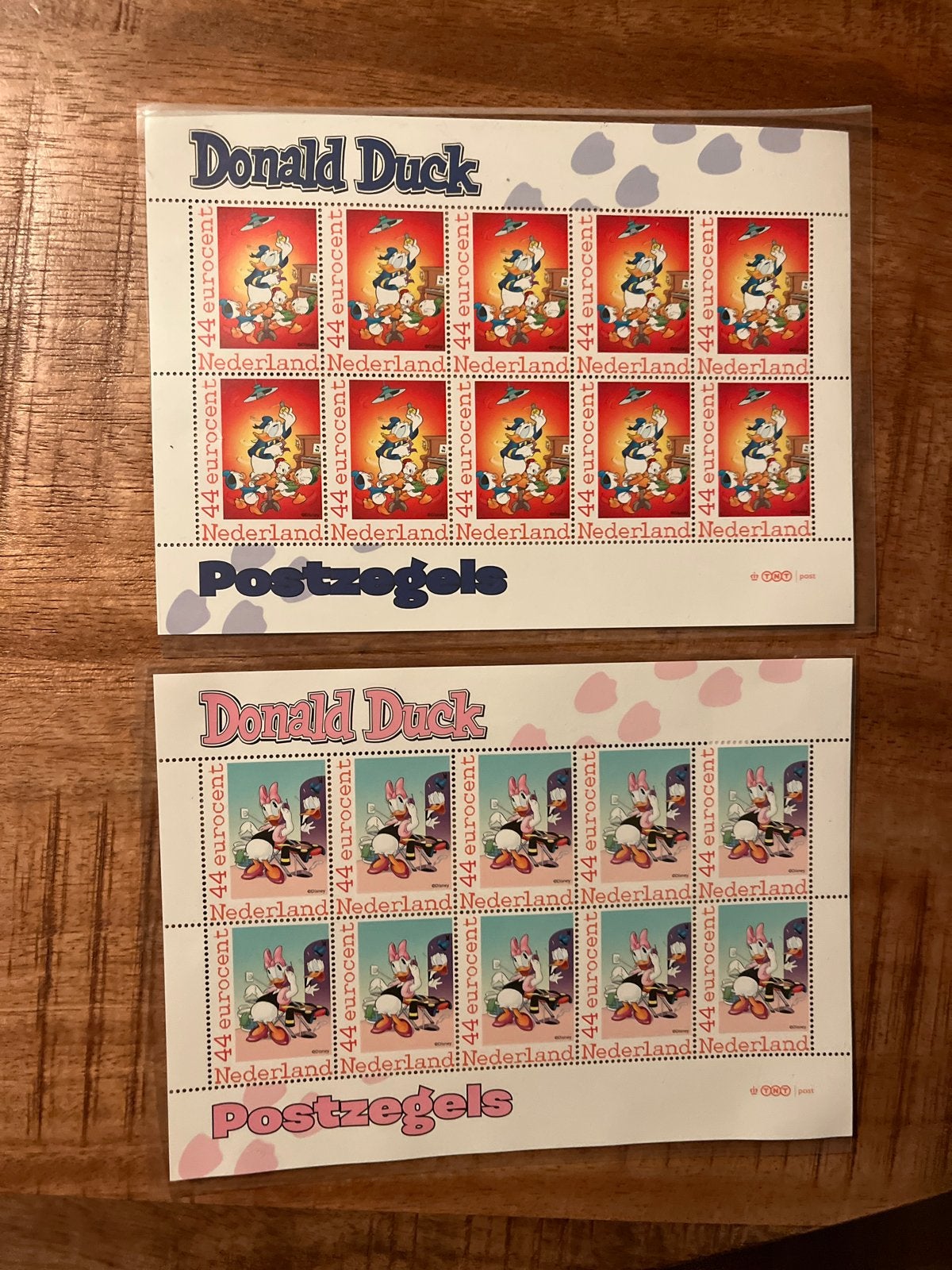 Donald Duck Postzegels - 2 vellen van 10 stuks, Postzegels en Munten, Ophalen of Verzenden, Na 1940, Postfris