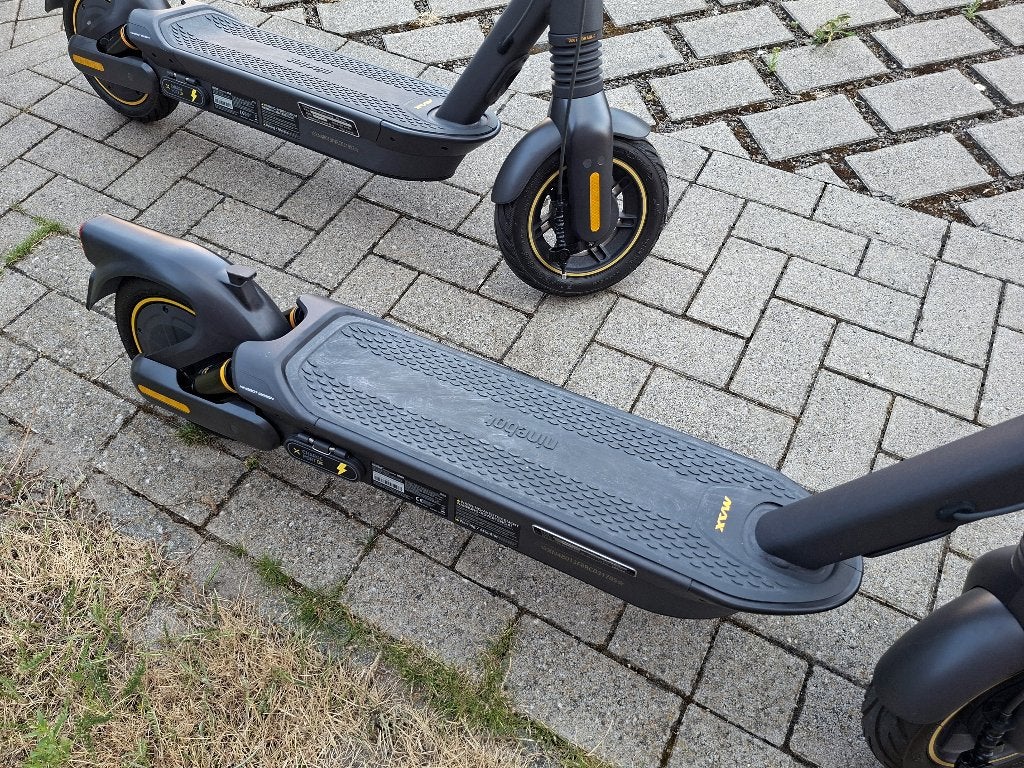 Set van 2x Segway Ninebot Max G2 +Chip als nw 1,4 & 12,4 km, Fietsen en Brommers, Steps, Ophalen, Zo goed als nieuw, Elektrische step (E-scooter)