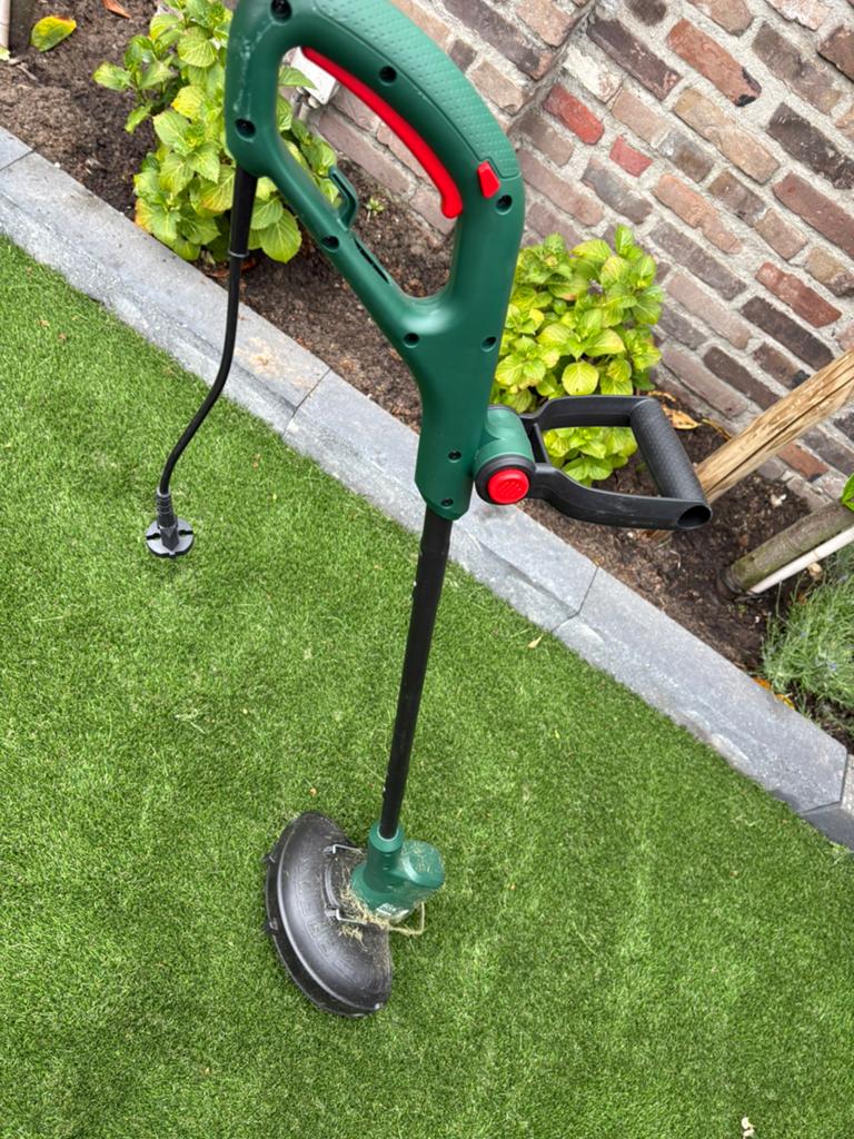 Bosch Elektrische Grastrimmer - Zo goed als nieuw, Tuin en Terras, Grasmaaiers, Ophalen, Cirkelmaaier, Elektrische grasmaaier