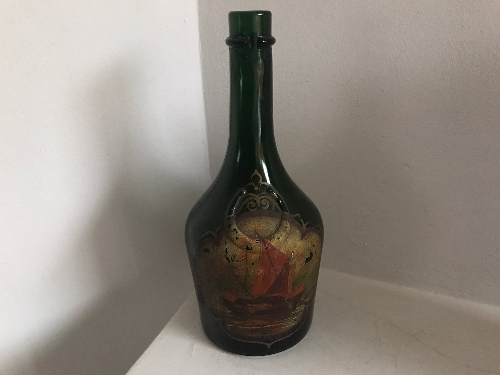 Benedictine fles groen glas oud beschilderd met zeilschip, Antiek en Kunst, Ophalen of Verzenden