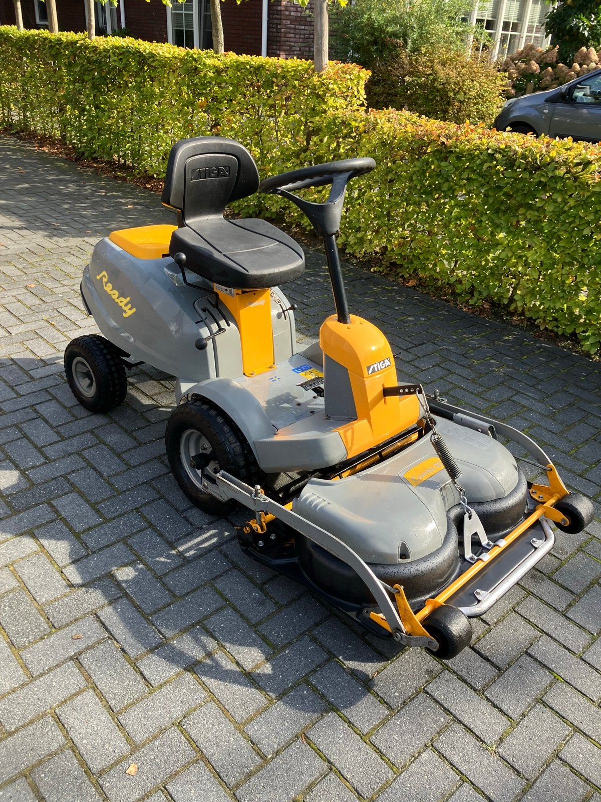 Stiga Ready zitmaaier met nieuw maaidek - Zeer goede staat, Ophalen, Zo goed als nieuw, Elektrische starter, Minder dan 90 cm