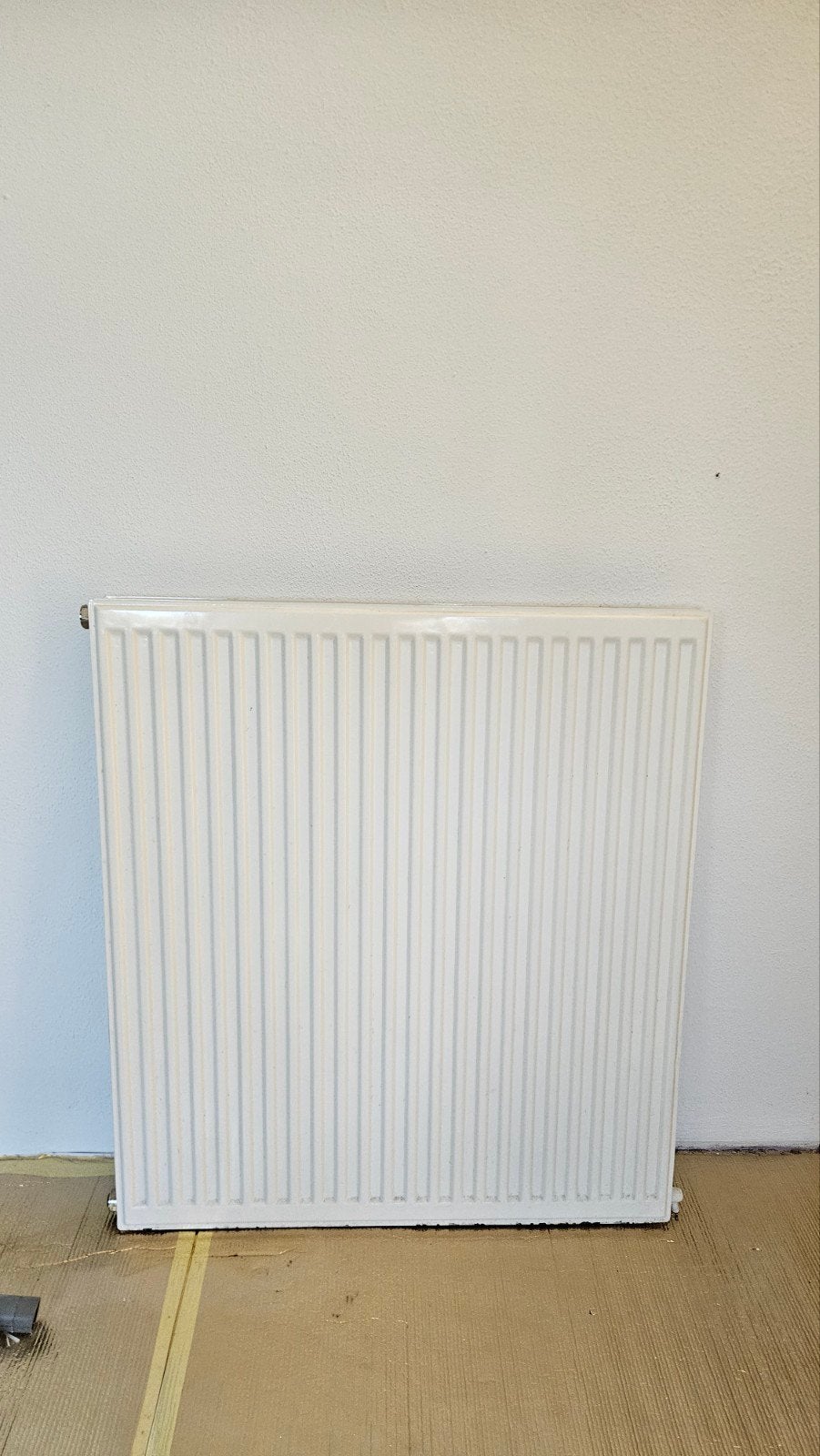 2 nette witte radiatoren incl. buiswerk en HERZ-kranen, Ophalen, B, 30 tot 80 cm, Gebruikt