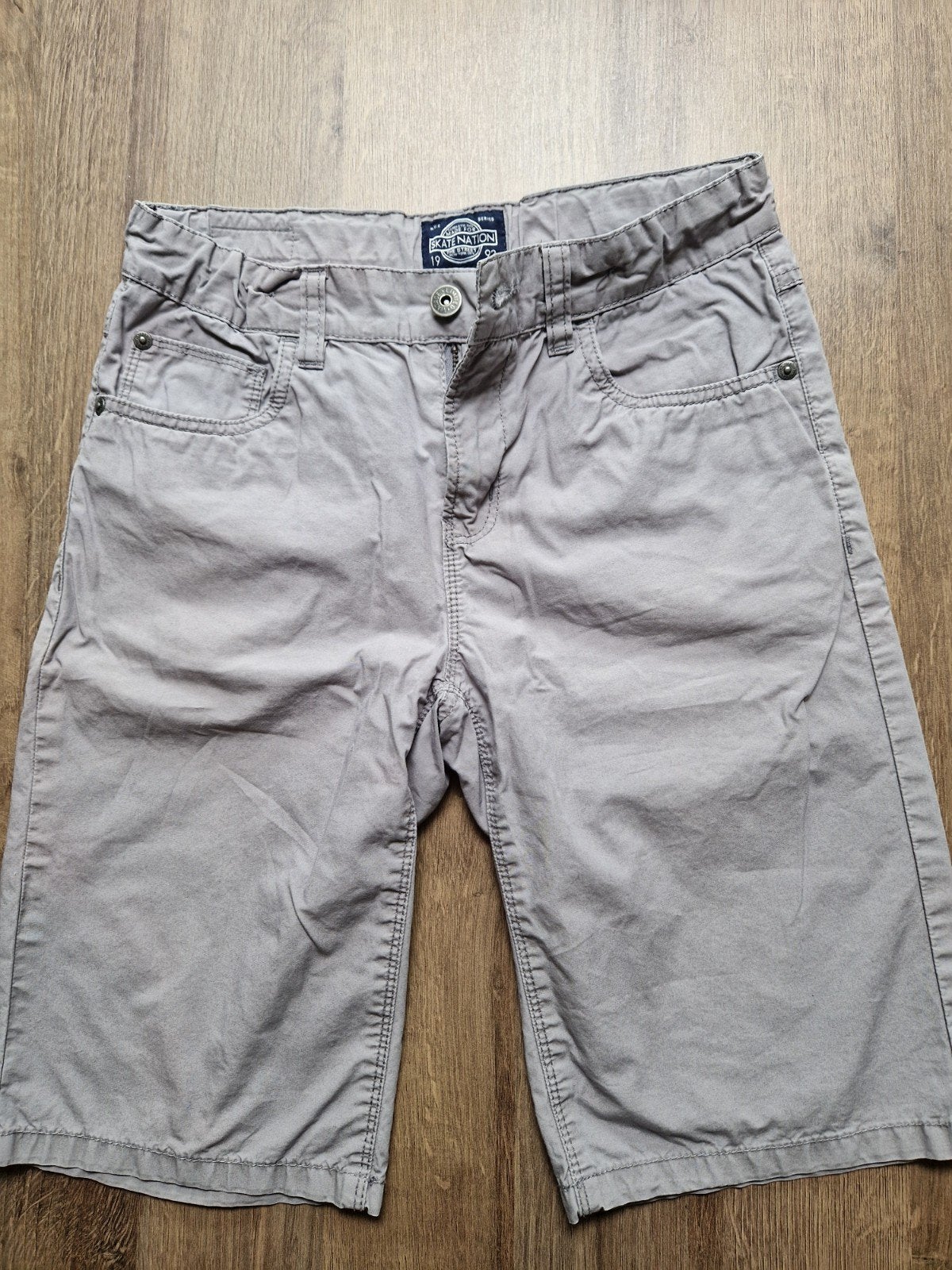 Grijze katoenen korte broek maat 140/152, Ophalen of Verzenden, Gebruikt, Skate Nation, Jongen