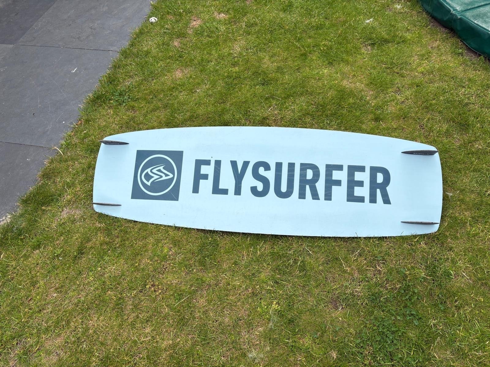 Flysurfer Flow Kiteboard - 142 cm, Watersport en Boten, Kitesurfen, Ophalen, Gebruikt, Twintip, Kiteboard