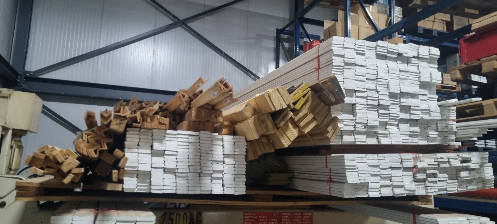 Meranti plinten 55 x 12 mm, Ophalen of Verzenden, Nieuw, Overige materialen, Plinten