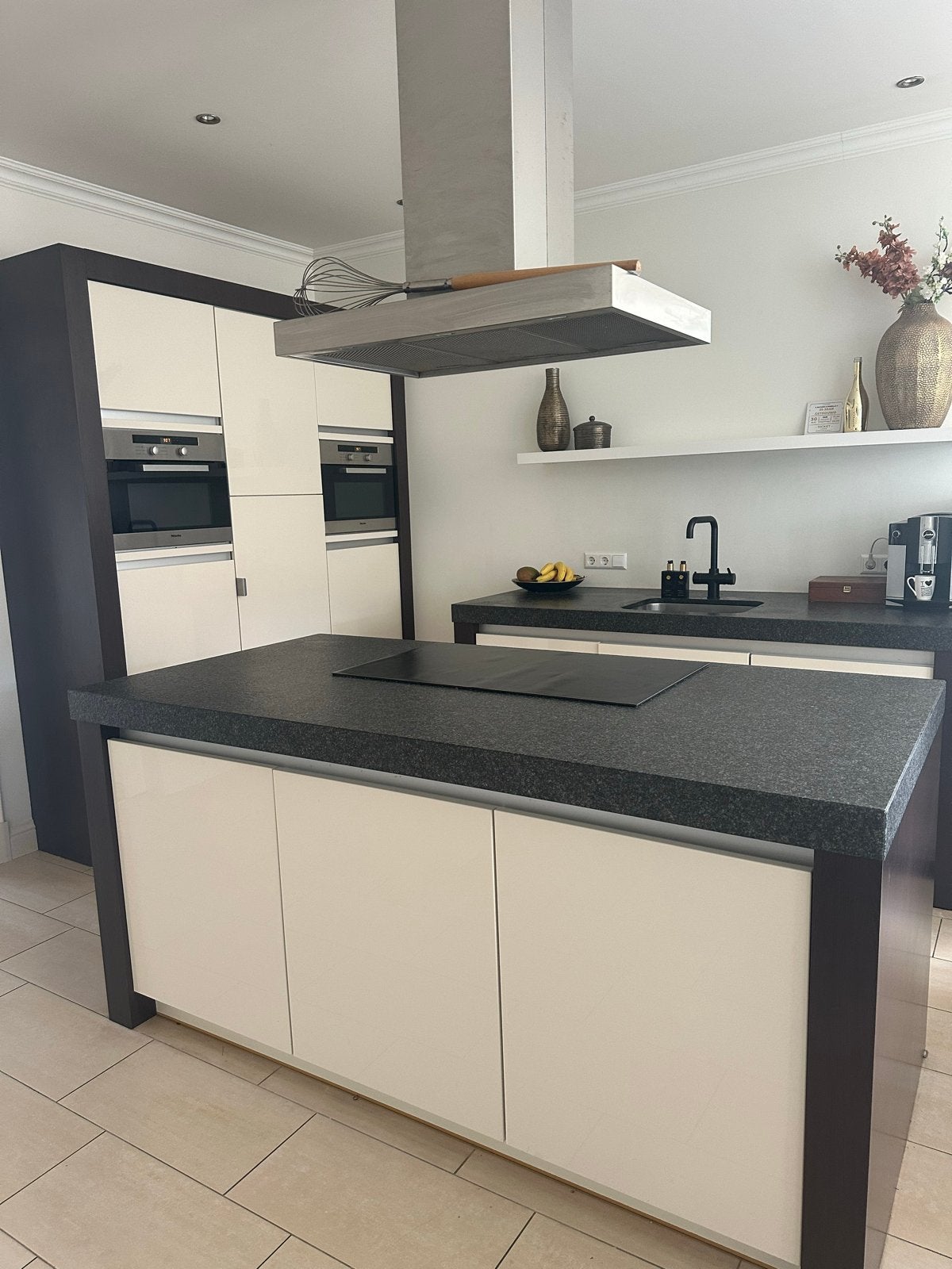 Moderne keuken met kookeiland en hoogwaardige apparatuur, Ophalen, Gebruikt, Overige typen, Graniet of Steen
