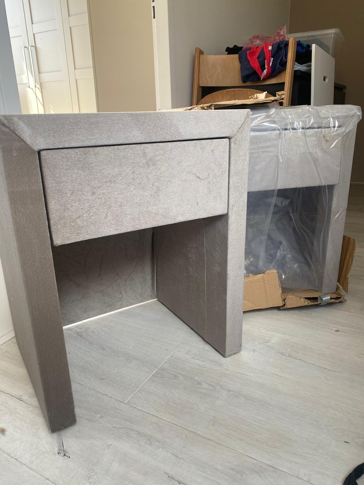 2x Nachtkastje met lade - Nieuw, Huis en Inrichting, Slaapkamer | Nachtkastjes, Ophalen, Overige materialen, Nieuw, 55 tot 70 cm
