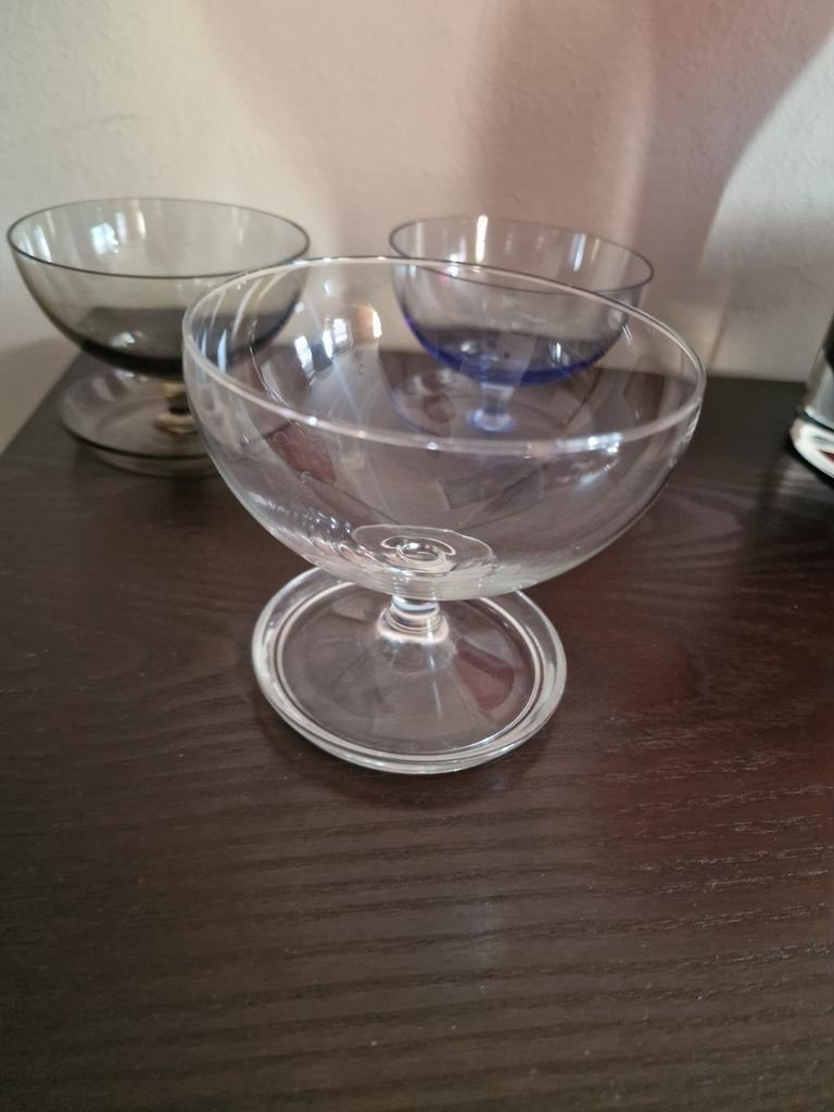 3 oude glazen / coupe - cocktail, Ophalen of Verzenden, Zo goed als nieuw, Overige typen