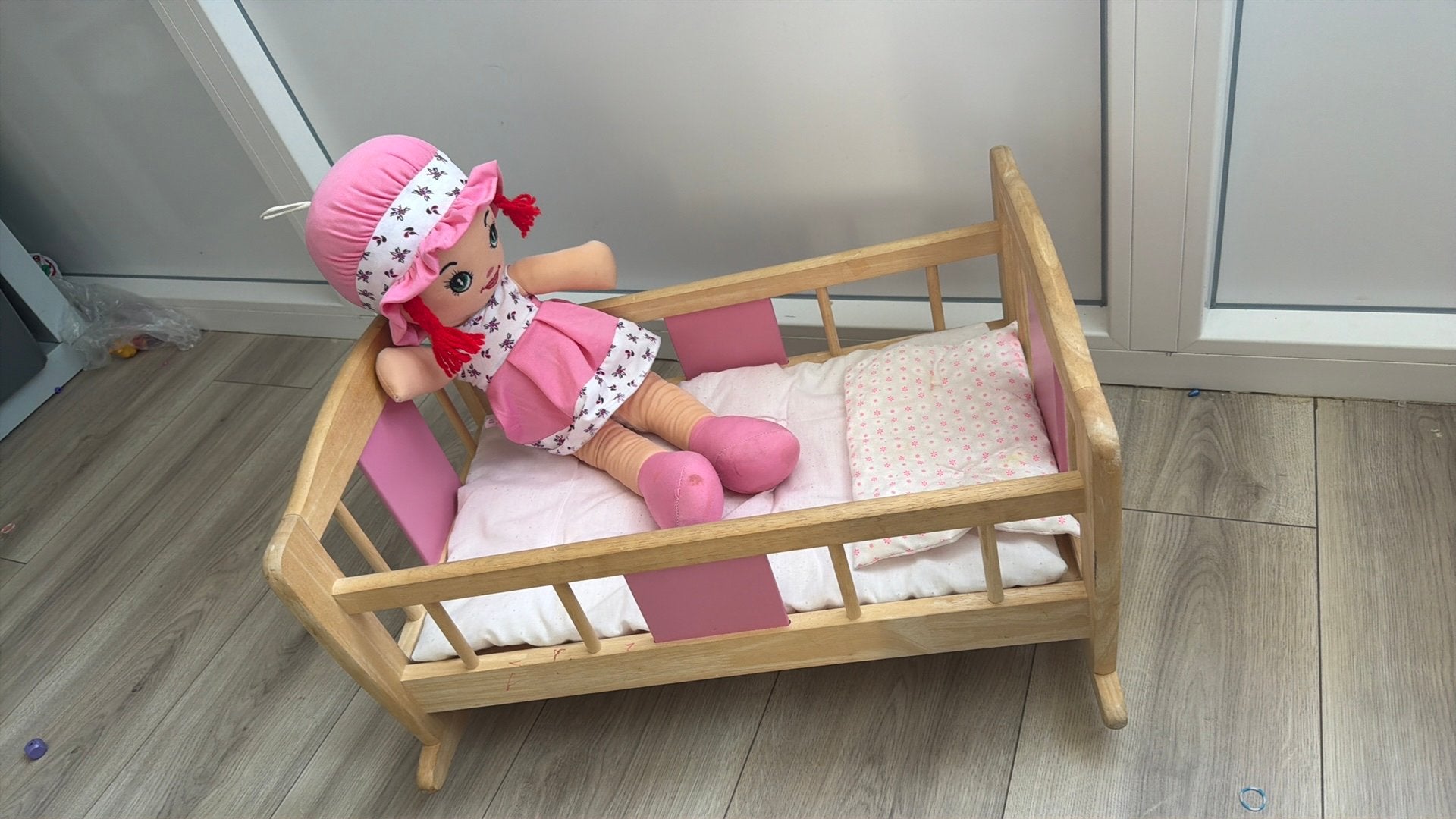 Babybedje met babyspeelgoed – goed gebruikt, nette staat, Kinderen en Baby's, Ophalen of Verzenden, Zo goed als nieuw, Babypop