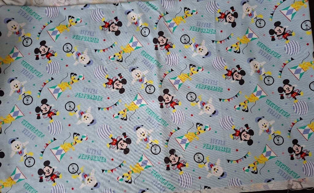 rest quiltstof: Mickey Mouse circus met Donald Duck, Blauw, Nieuw, Ophalen of Verzenden, 30 tot 120 cm