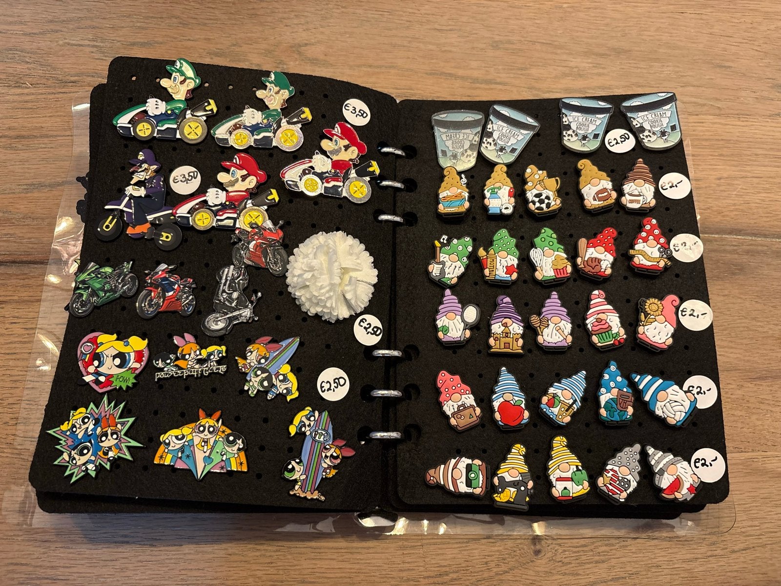 Diverse pins: Mario, Hello Kitty, Pokémon en meer!, Ophalen of Verzenden, Gebruikt, Figuurtje, Speldje of Pin