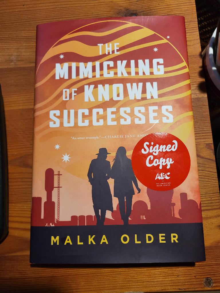 Malka Older - The Mimicking of Known Successes (signed), Ophalen of Verzenden, Zo goed als nieuw, Malka Older