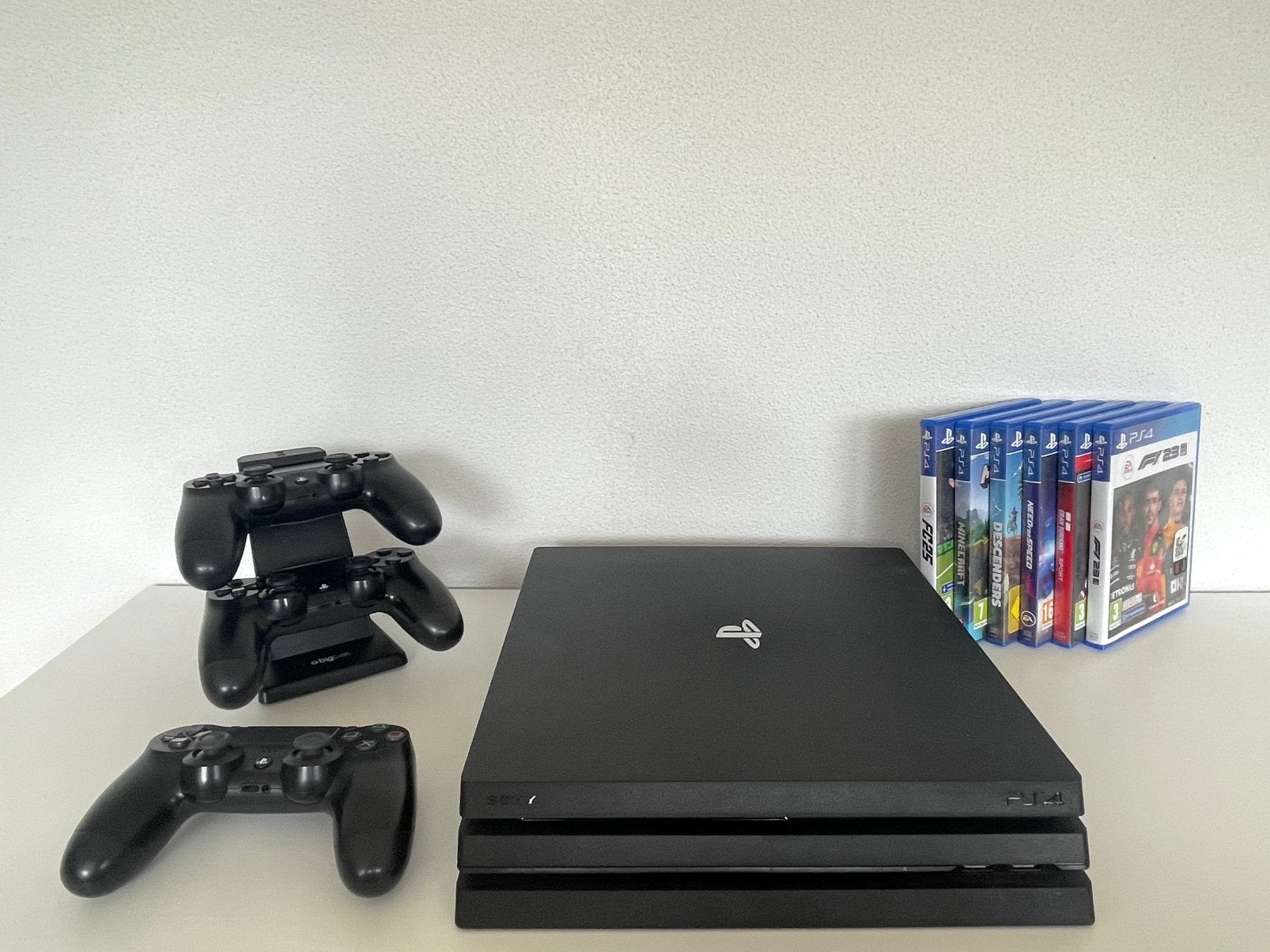 Playstation 4 pro met 3 controllers, Ophalen of Verzenden, 1 TB, Pro, Met 3 controllers of meer
