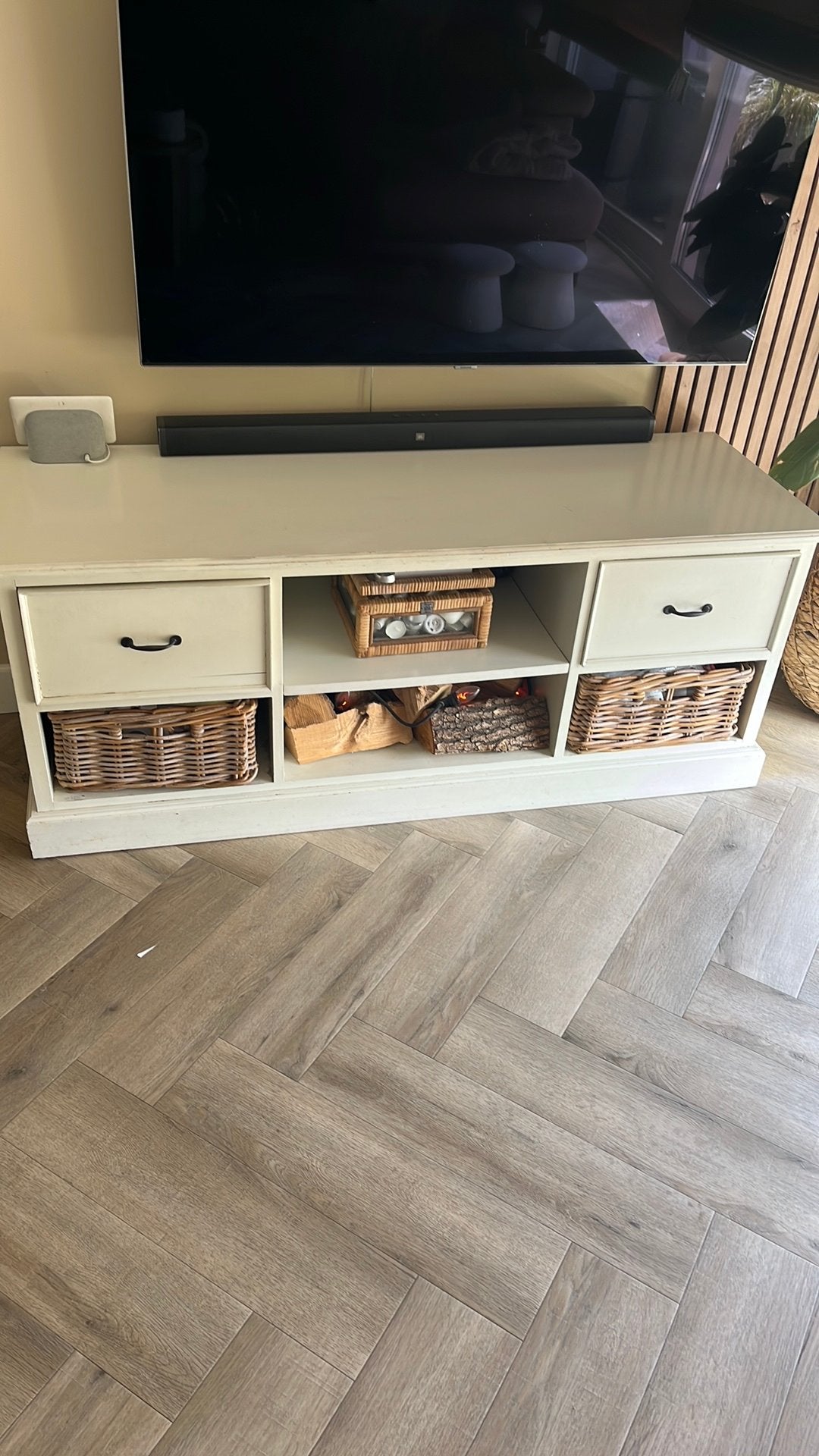 Landelijke televisie meubel met rieten mandjes, Ophalen, Zo goed als nieuw, 25 tot 50 cm, Minder dan 100 cm