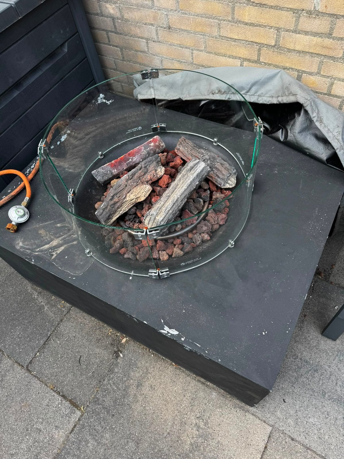 Vuurtafel inclusief BBQ gril plaat, Ophalen, Zo goed als nieuw