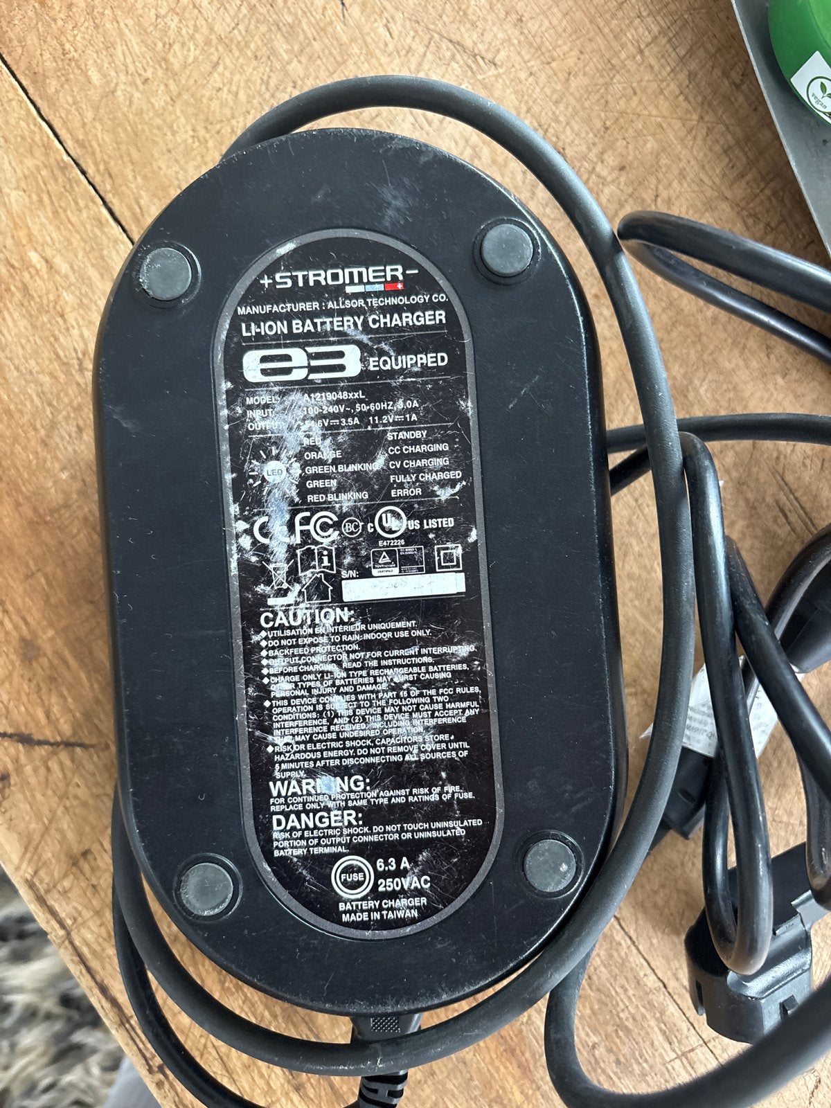 Stromer Li-ion Batterijlader E3 - Defect, Gebruikt