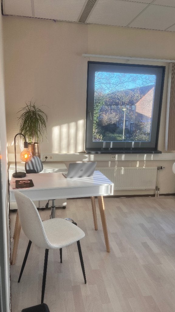 PRAKTIJKRUIMTE BESCHIKBAAR IN PURMEREND, 20 tot 35 m², Overige regio's