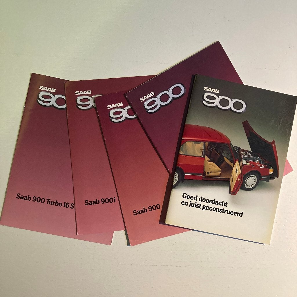 set Saab 900 folders / brochures uit 1984 modeljaar 1985, Ophalen of Verzenden, Gelezen, Overige merken