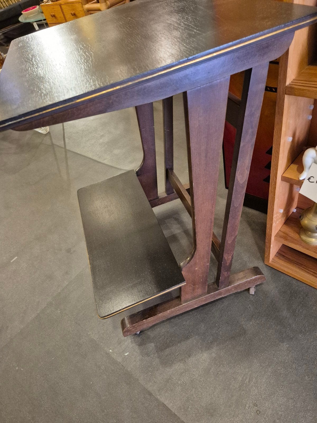 Vintage houten bijzettafel met wieltjes, Ophalen