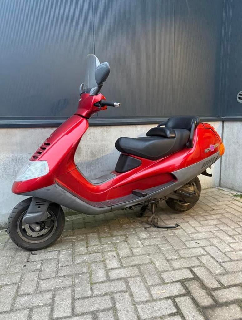 PIAGGIO HEXAGON 125CC MOTORBLOK, Ophalen, Zo goed als nieuw, Benzine, Overige modellen