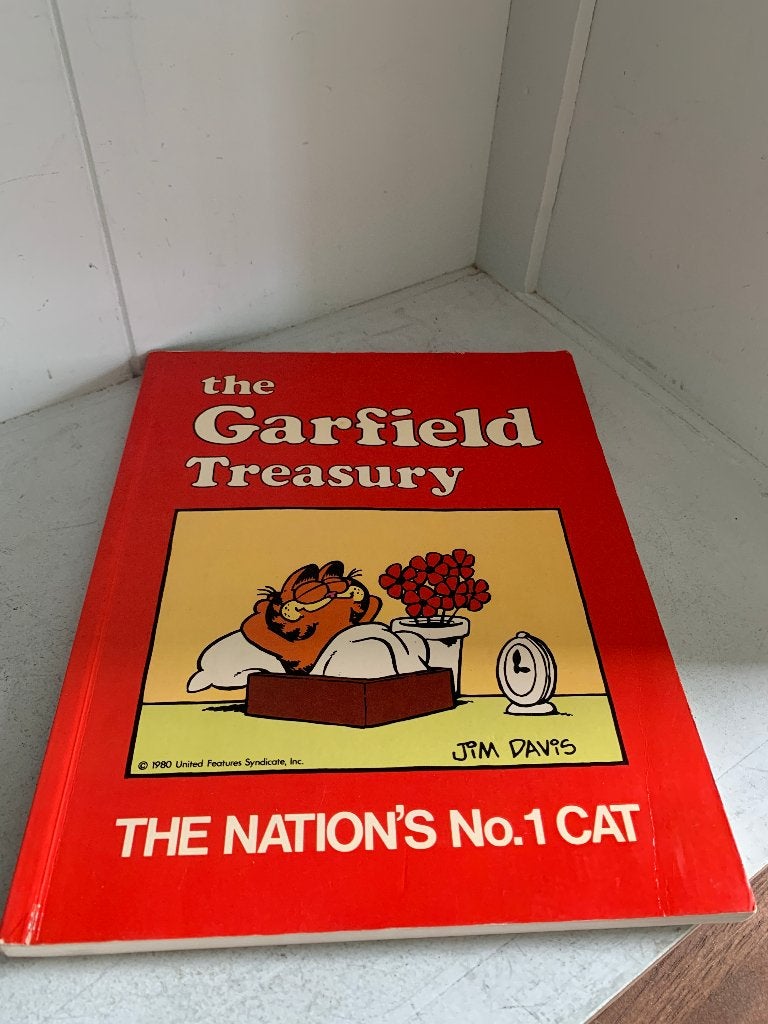 The Garfield Treasury - Jim Davis (1980), Eén stripboek, Ophalen of Verzenden, Gelezen