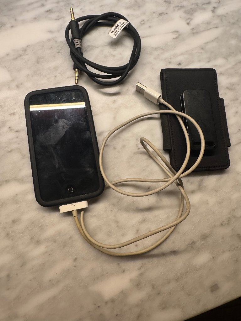 Apple iPod touch 4e generatie 64 GB + kabels hoes en holster, 40 GB en meer, Gebruikt, Touch, Zwart