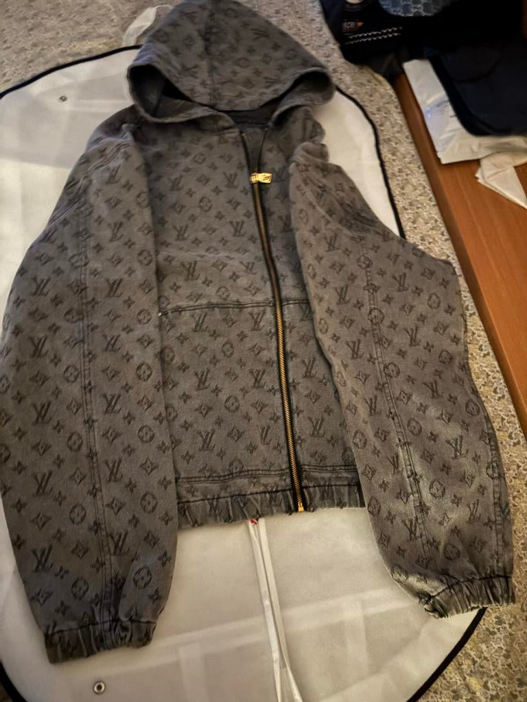 Louis Vuitton Monogram Denim Jas - LV - Size M/L, Ophalen of Verzenden, Gedragen, Overige maten, Grijs