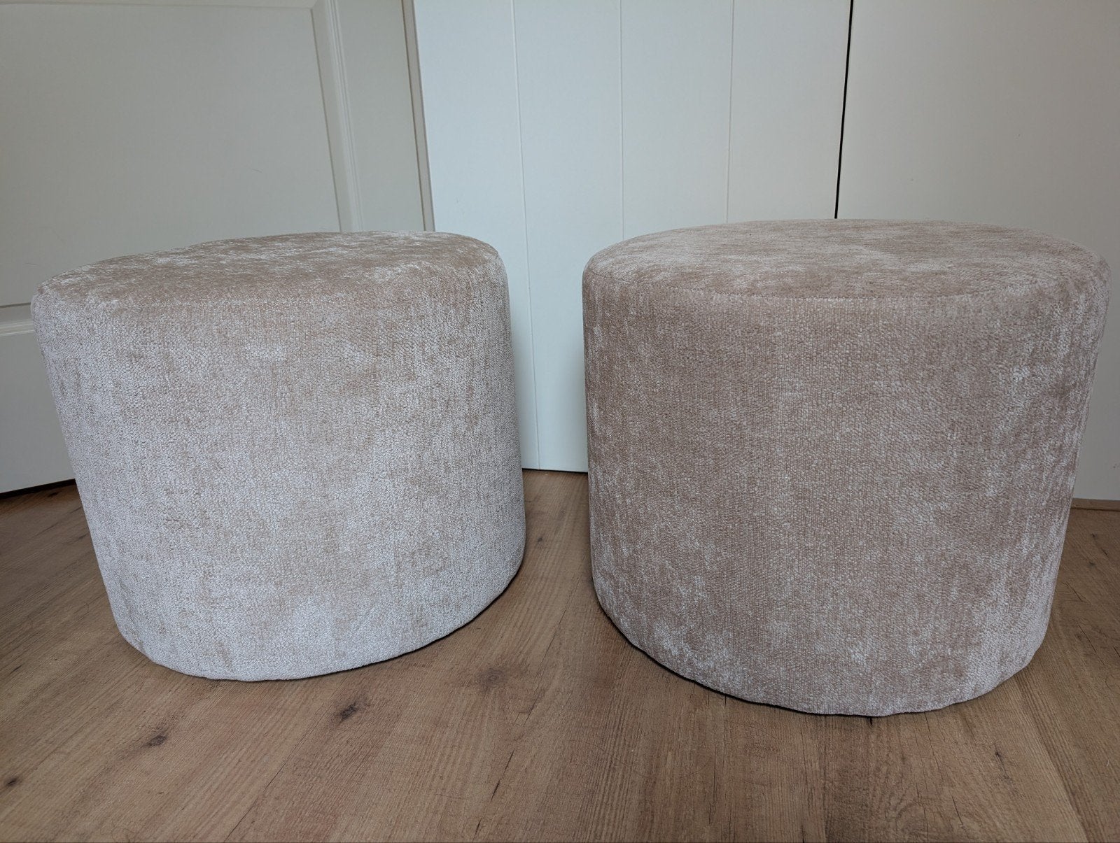 Beige poef (2 stuks) - Zo goed als nieuw, Ophalen, Minder dan 50 cm, Rond, Minder dan 50 cm
