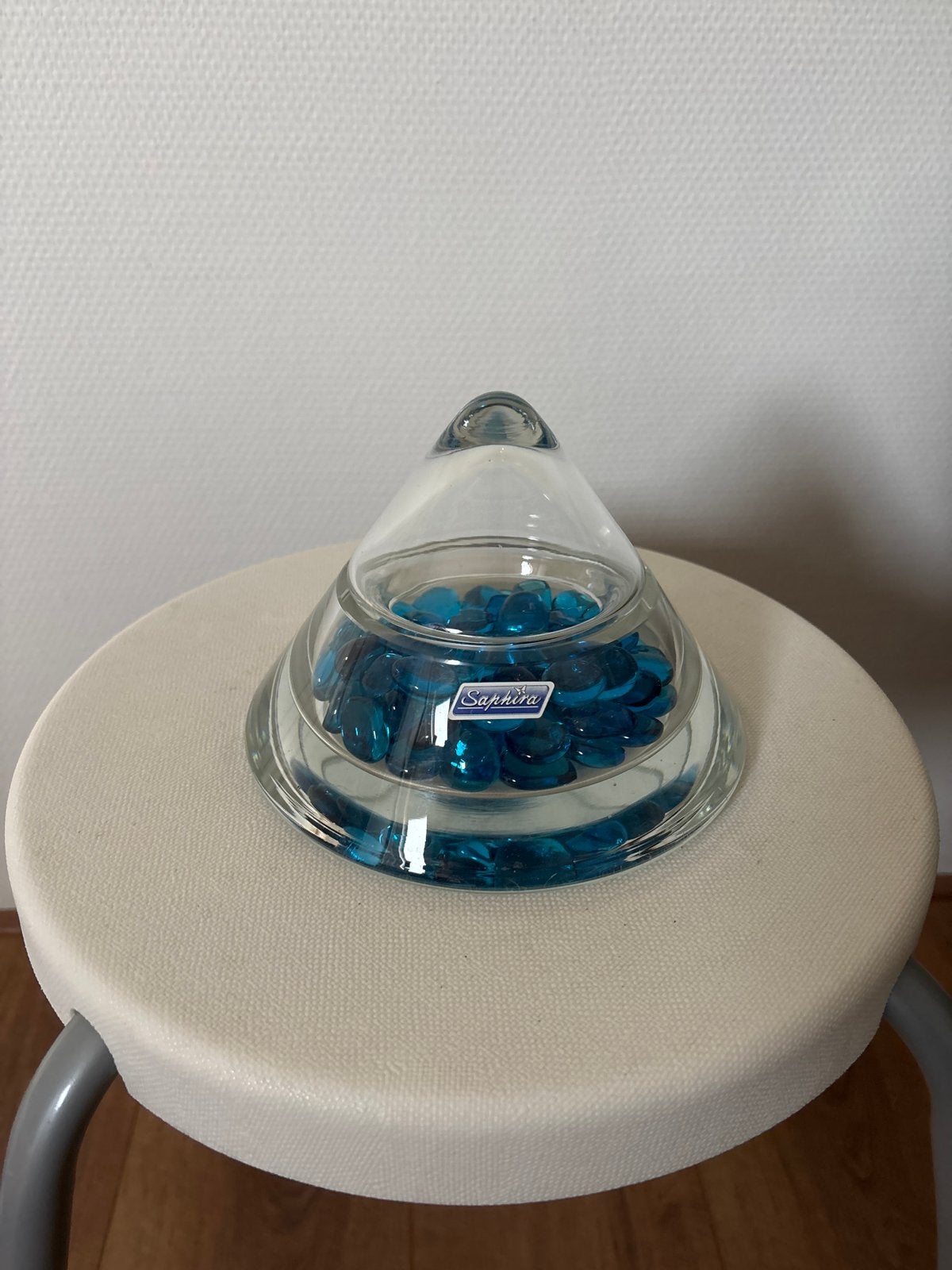 Vintage design SAPHIRA schaal met blauwe decoratiesteentjes, Huis en Inrichting, Ophalen of Verzenden, Zo goed als nieuw, Glas