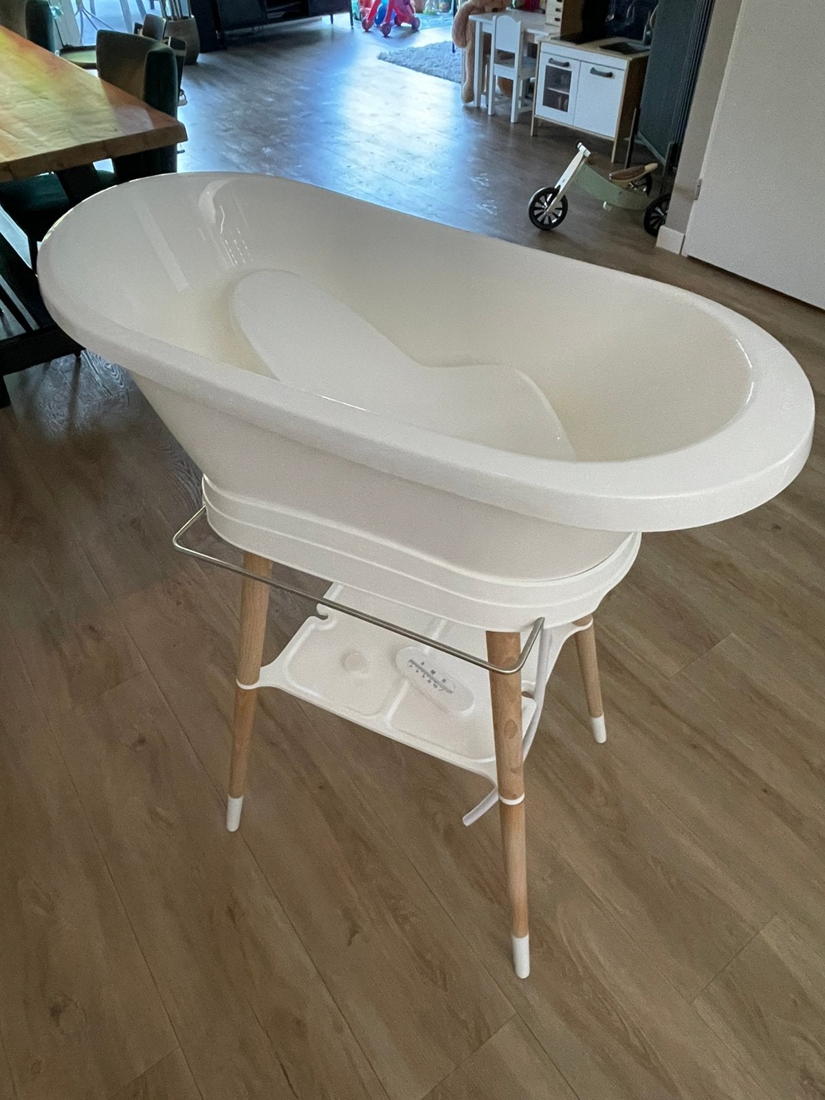 Babybad Bébé-jou Sense + standaard en verkleiner (wit/hout), Ophalen, Zo goed als nieuw, Badje, Bébé-jou