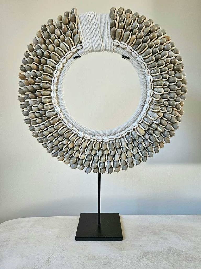 Schelpenkrans op standaard Amanda XL uit Bali, Schelpen, Krans, Ophalen of Verzenden, 6951nk