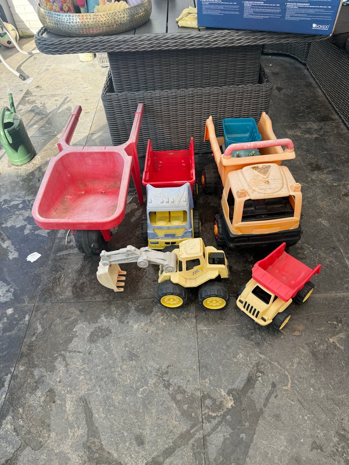 Speelgoed voor in de tuin: vrachtwagens en kruiwagen, Kinderen en Baby's, Speelgoed | Buiten | Voertuigen en Loopfietsen, Ophalen