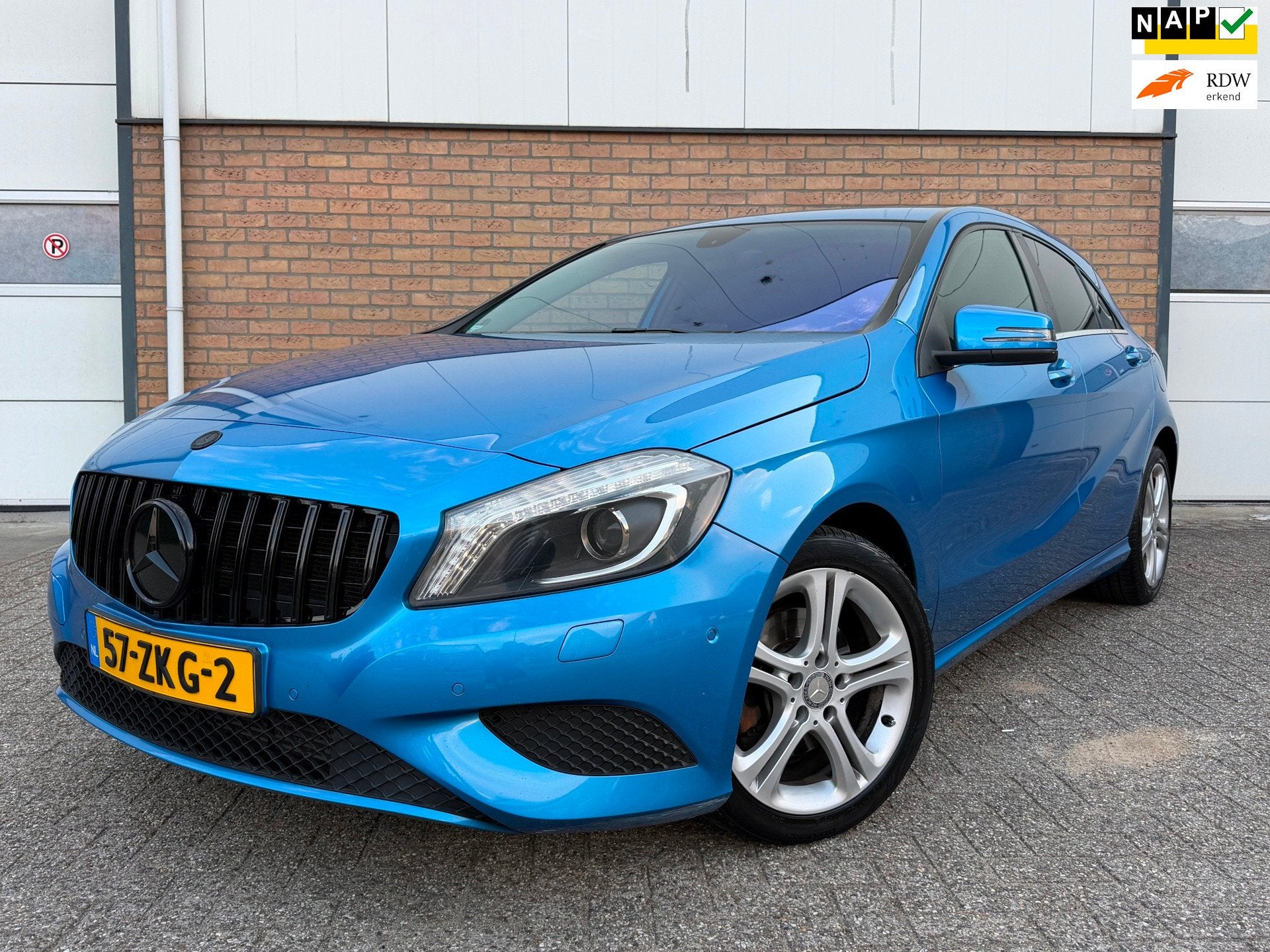 Mercedes-Benz A-klasse 180 Ambition Automaat NETTE STAAT !, Auto's, Mercedes-Benz, Start-stop-systeem, Gebruikt, 4 cilinders, Blauw