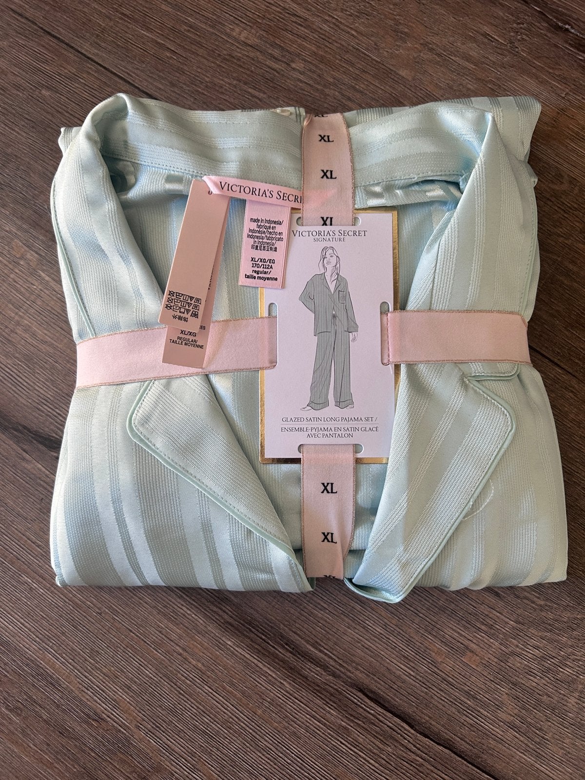 Nieuw Victoria’s Secret Signature Glazed Satin Long Pajama, Kleding | Dames, Ophalen of Verzenden, Nieuw, Maat 46/48 (XL) of groter