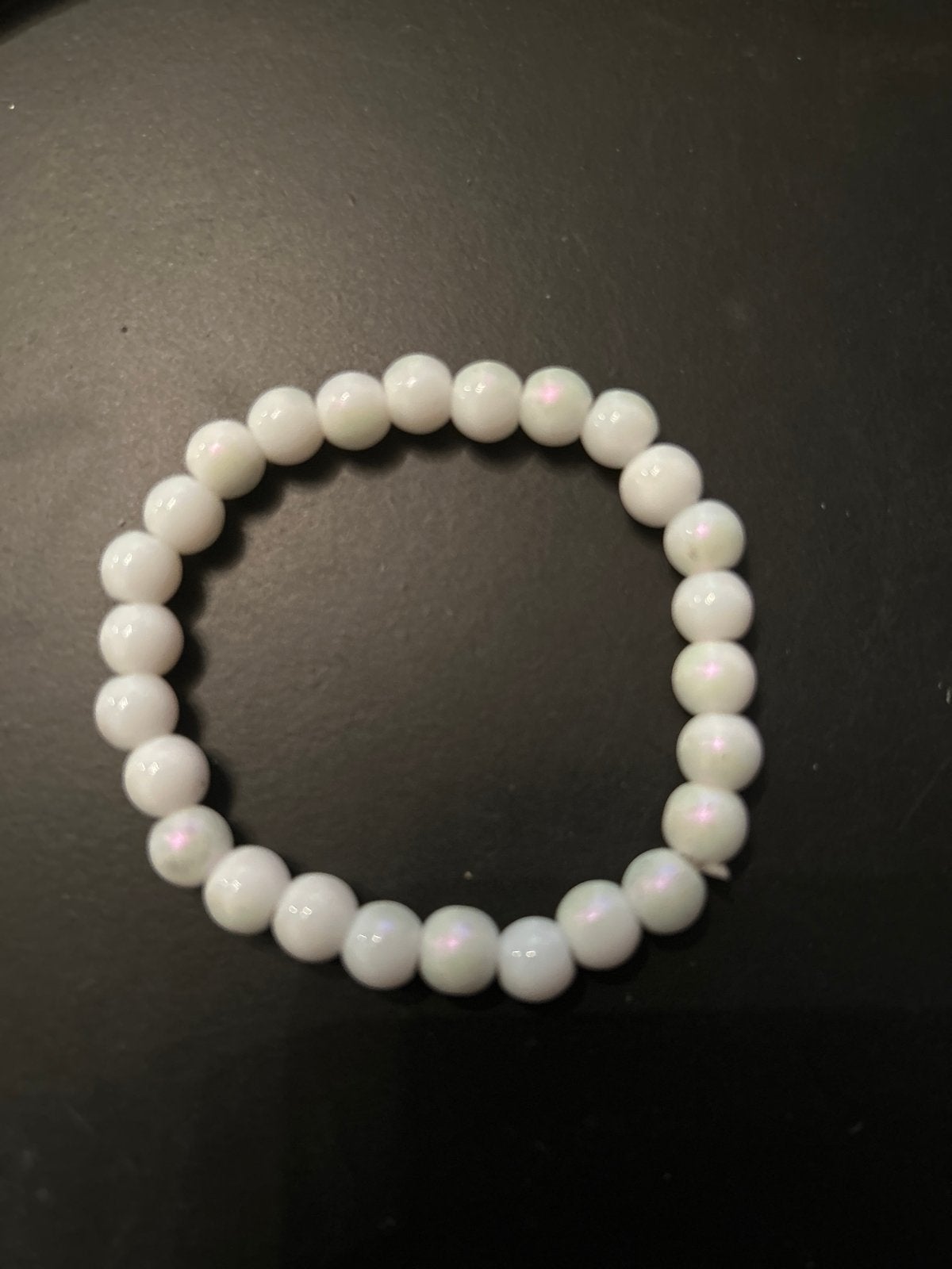 Witte kralenarmband met subtiele glans, Sieraden, Tassen en Uiterlijk, Verzenden, Nieuw, Wit, Kunststof of Plastic