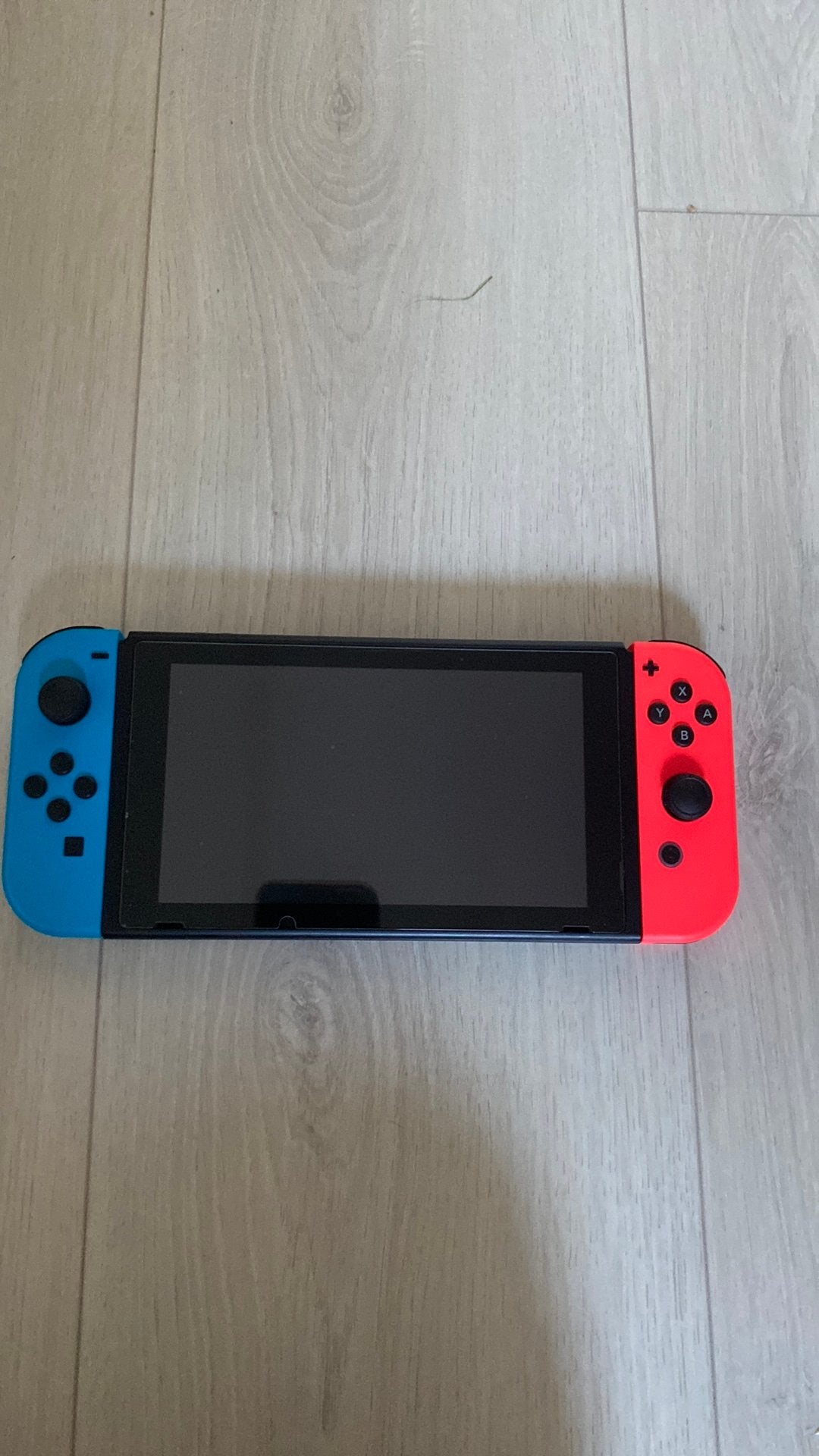 Nintendo switch, met oplader en oplaad box, Spelcomputers en Games, Spelcomputers | Nintendo Switch, Ophalen of Verzenden, Zo goed als nieuw