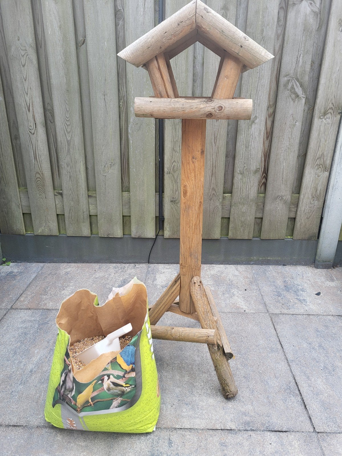 Vogel voederhuisje met 5-10kg vogelvoer, Tuin en Terras, Ophalen, Gebruikt