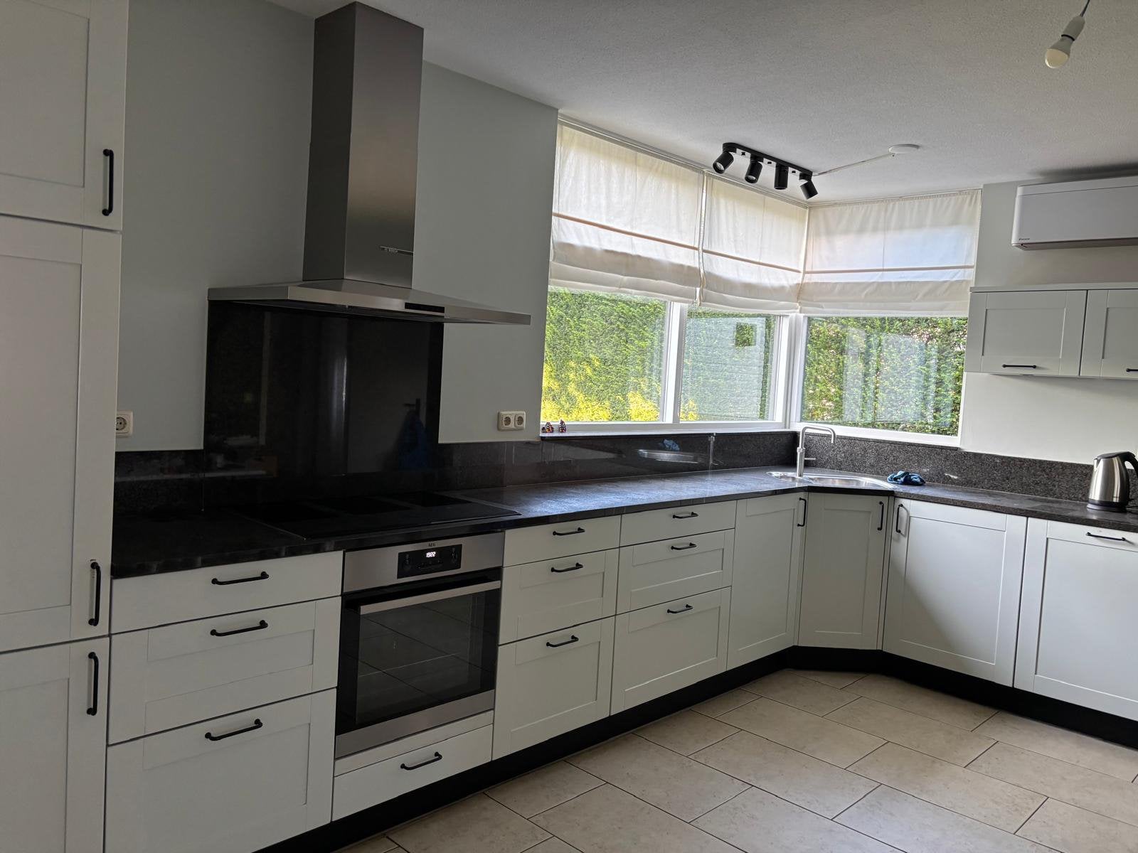 Keuken ZONDER APPARATUUR, Ophalen, Gebruikt, Wit, Hoekkeuken