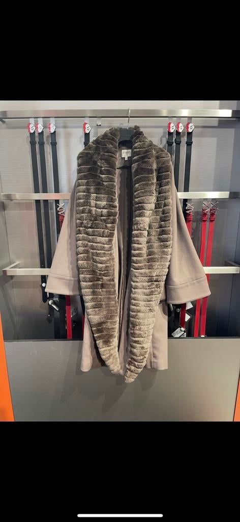 ARMANI COLLEZIONE Bontjas ZIE BESCHRIJVING SPOED, Kleding | Dames, Jassen | Winter, Ophalen of Verzenden, Zo goed als nieuw, Maat 38/40 (M)