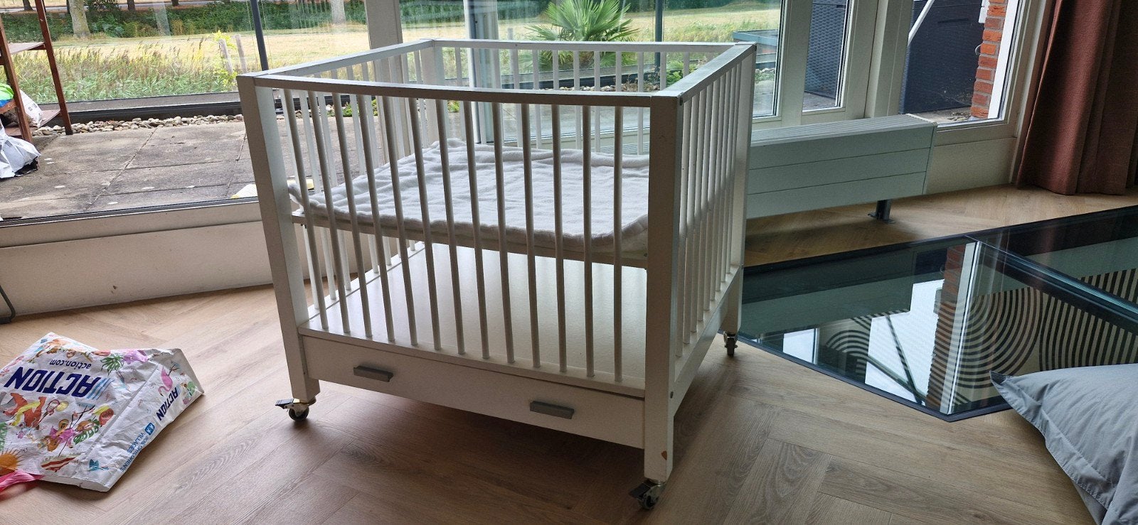 Gebruikt baby box op wielen met lades - 80x100x90cm, Ophalen