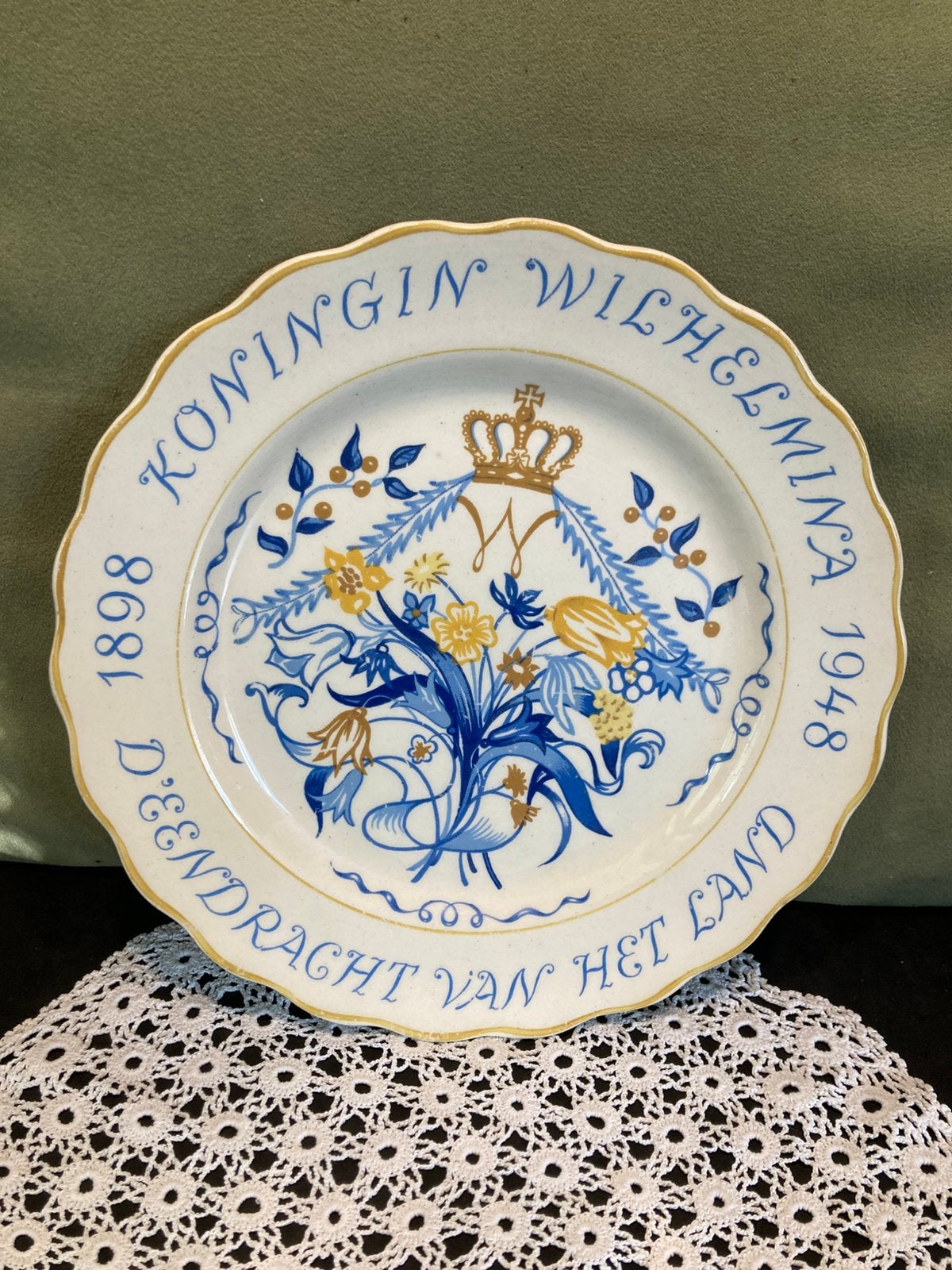 Wandbord Gouda Plateel, Wilhelmina 1898-1948 (240126), Ophalen of Verzenden