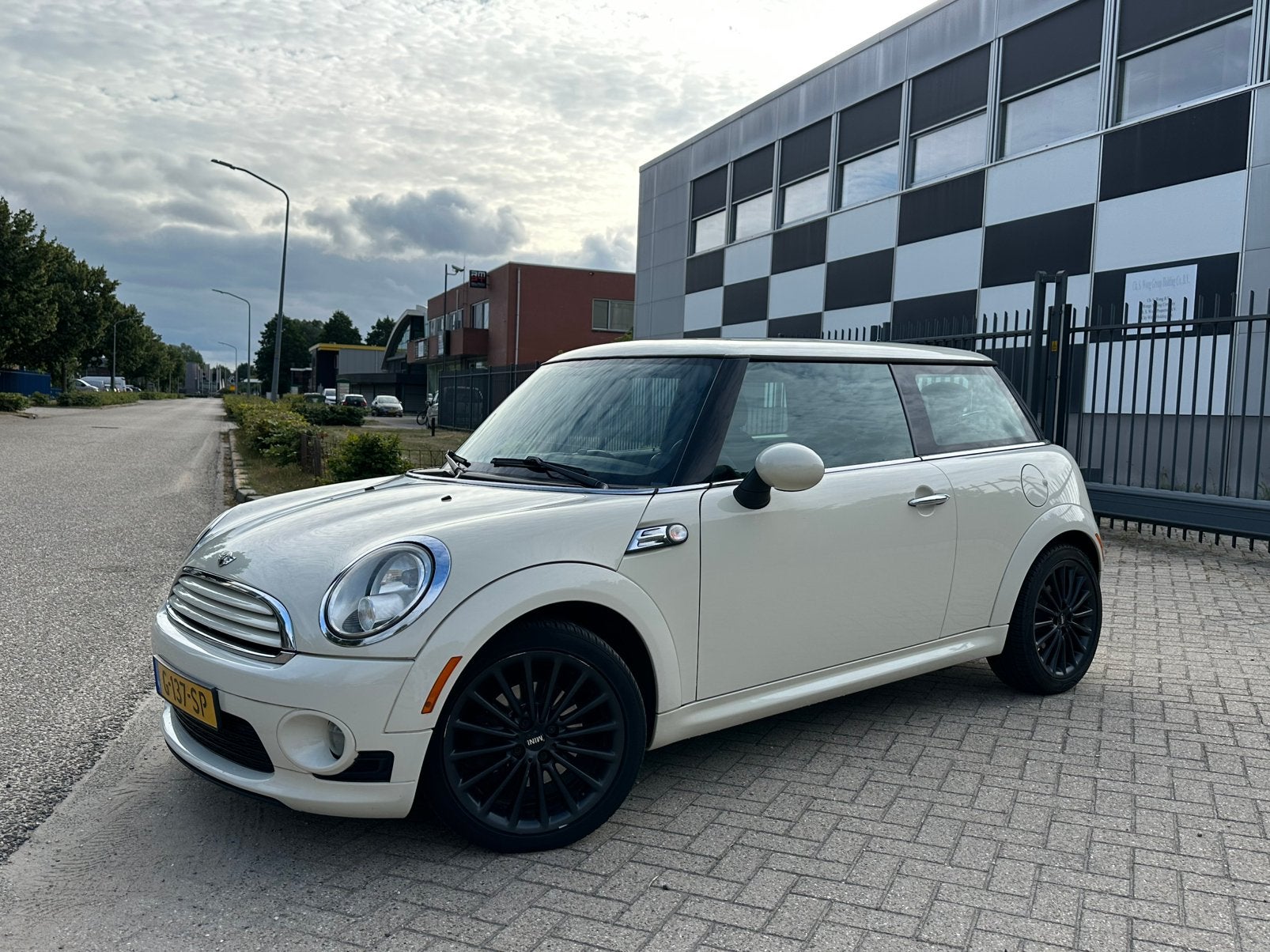 Mini One 1.4 – Zwarte Hemel - Nette staat - Goed onderhouden, Auto's, Mini, Particulier, One, Benzine, C, Hatchback, Handgeschakeld