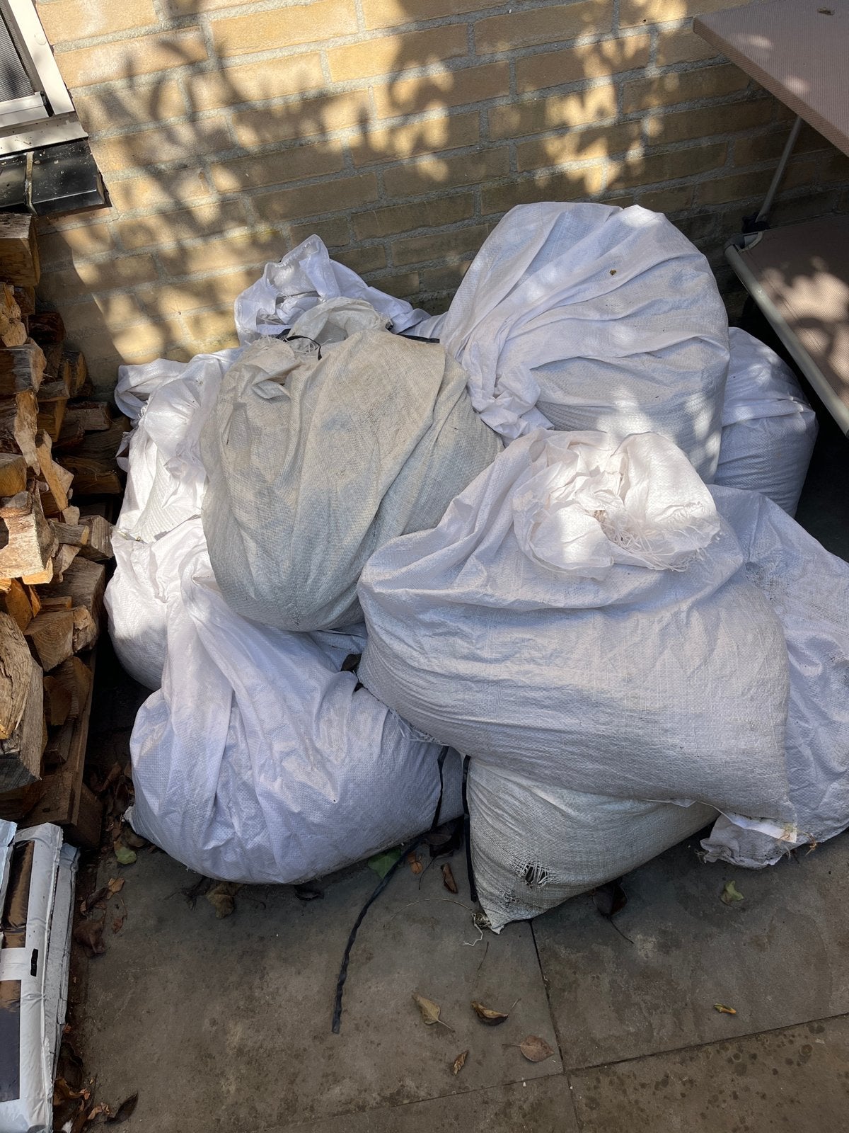 Geel ophoogzand 0,6 m3 in zakken - Gratis af te halen, Tuin en Terras, Ophalen of Verzenden, Gebruikt, Ophoogzand